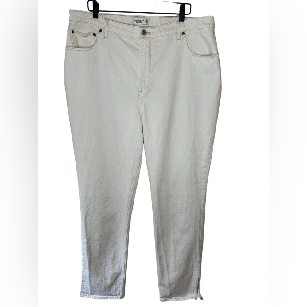 Abercrombie & Fitch The 90’s Straight Ultra High Rise Jeans Size 35/20 White